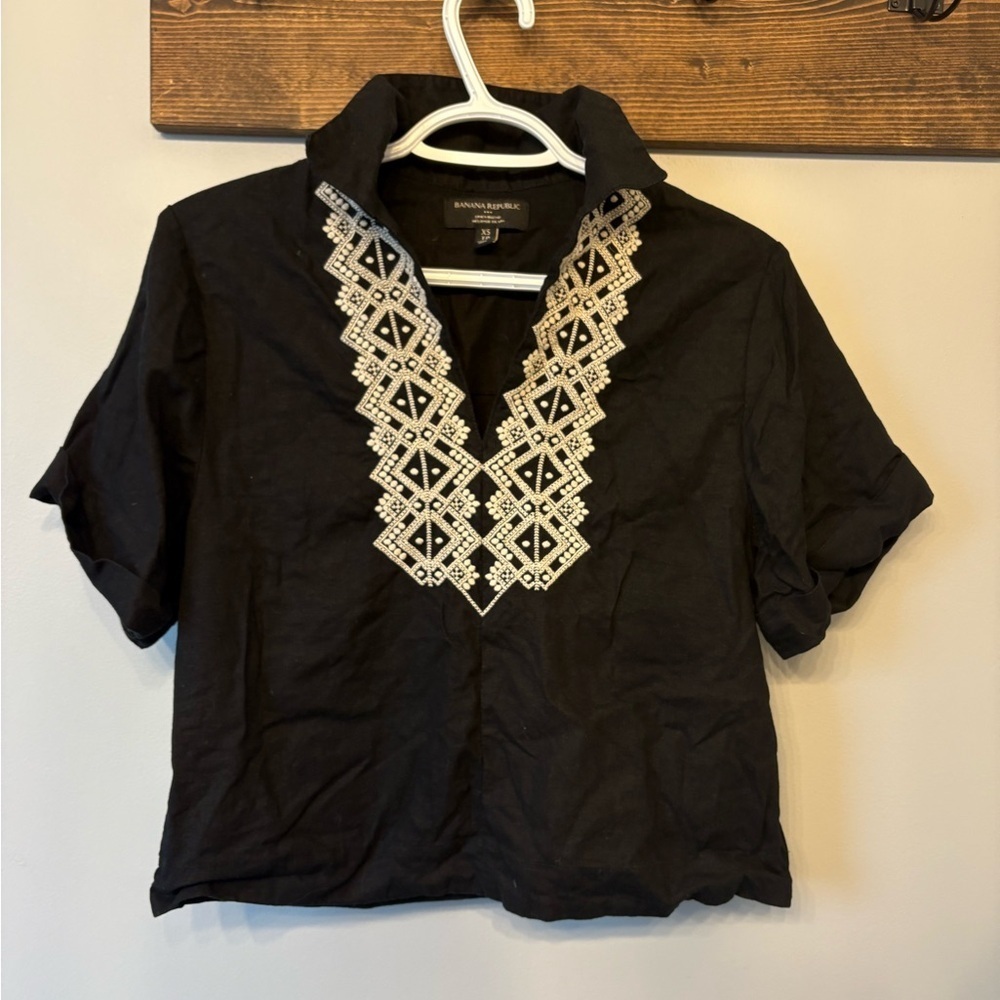 Banana Republic Black Linen Embroidered short sleeved top size XS - Picture 2 of 7